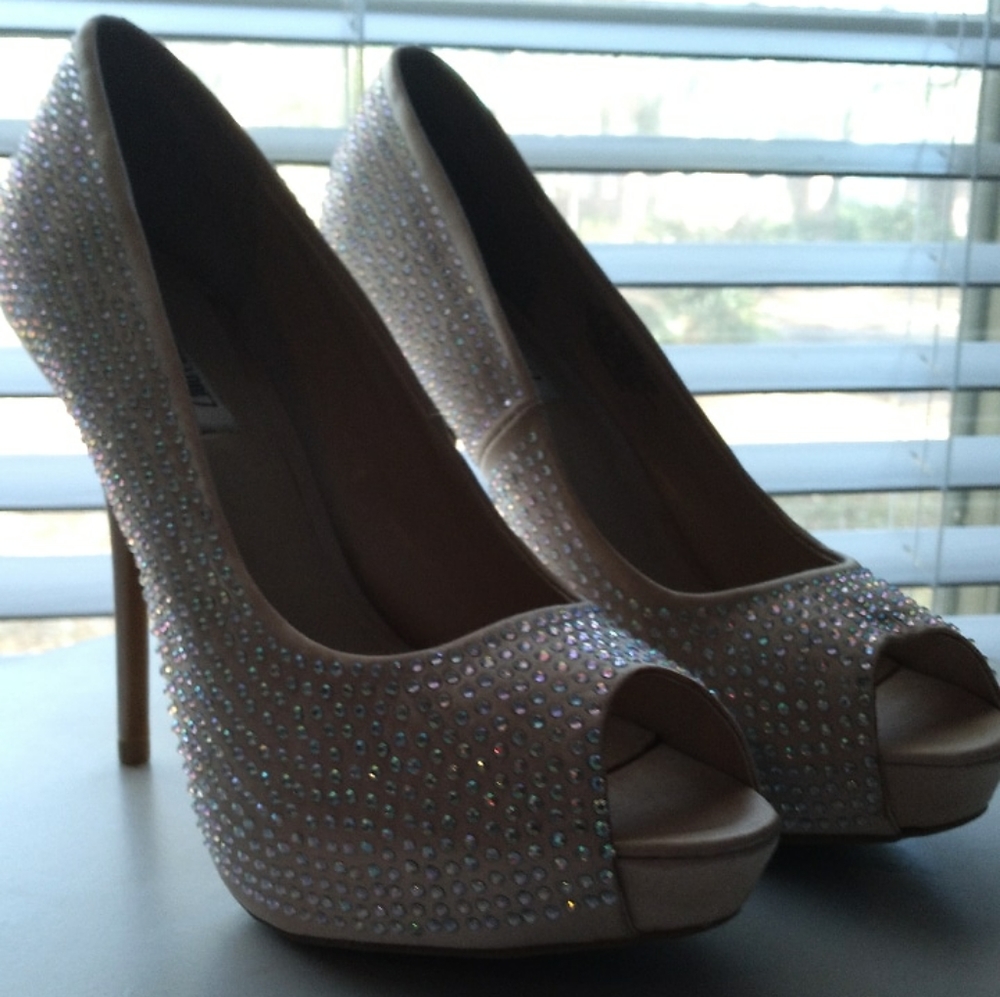 Jennifer Lopez Satin Heel